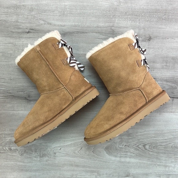 🍁 UGG 🍁 BAILEY BOW DIAGONAL STRIPES BOOYS - Picture 11 of 14